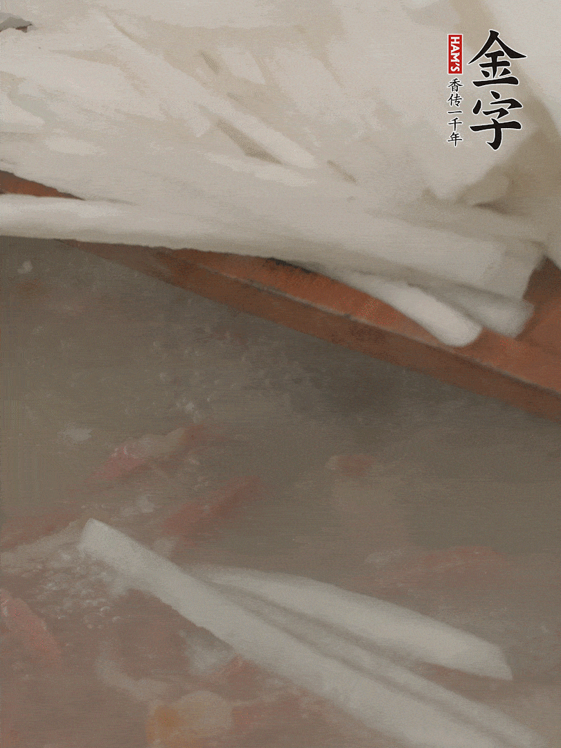 放蘿卜絲，燉5分鐘。