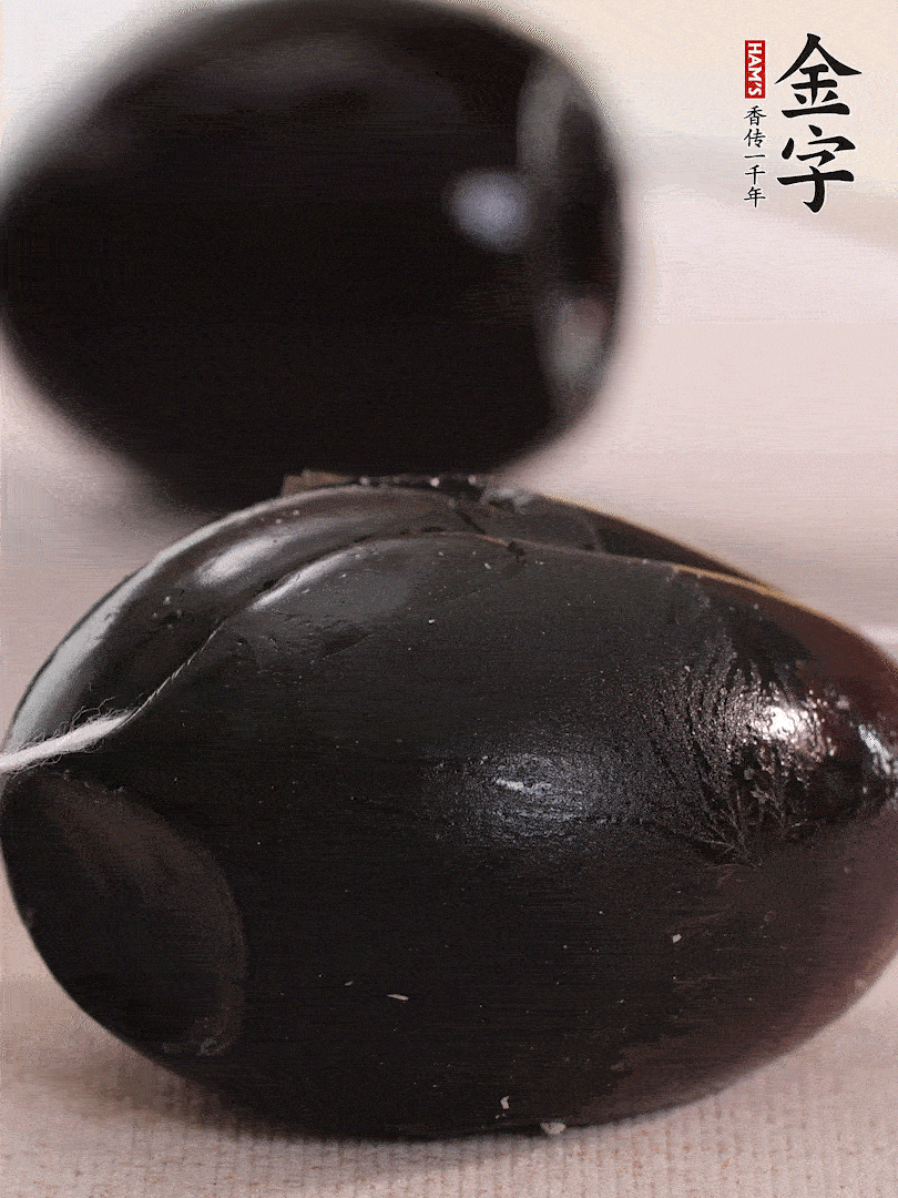娃娃菜金針菇去跟洗凈，皮蛋改刀。