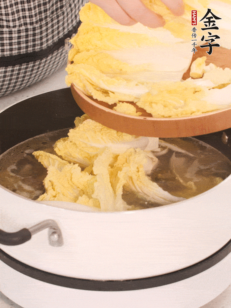放入娃娃菜、金針菇再燉煮5分鐘。
