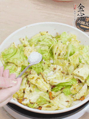 一點(diǎn)鹽、糖調(diào)味。