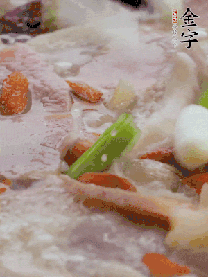 最后下枸杞、蒜白。