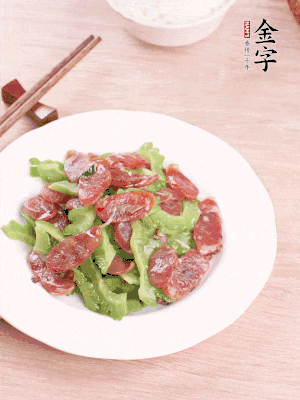 一小撮糖調(diào)味。