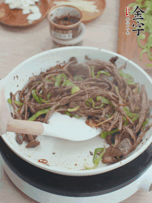 少許鹽調(diào)味。