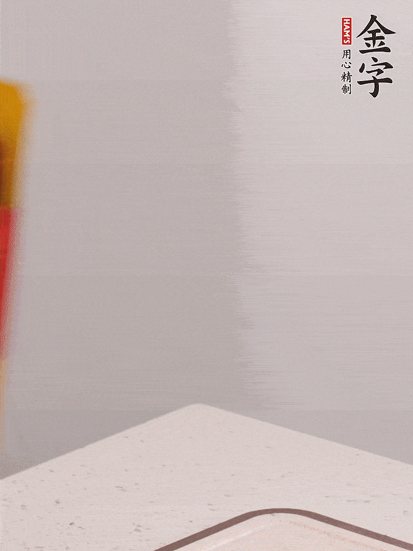 金字火腿切片，溫水浸泡5分鐘，將牛腩放鍋中，倒入比食材多2倍的清水，加姜焯水