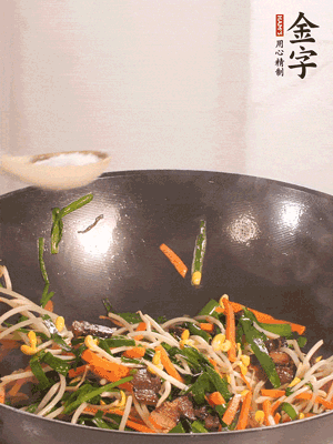 炒合菜：金字醬油肉、綠豆芽、韭菜