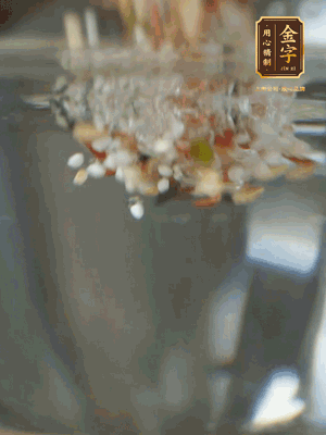 雜糧提前浸泡6小時，洗凈后下砂鍋